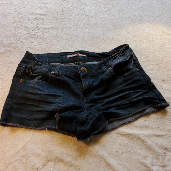 Denim shorts - Picture 2 of 6